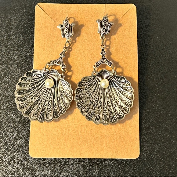 Vintage Made in Spain Oyster Earrings with Pearl. - Picture 5 of 11